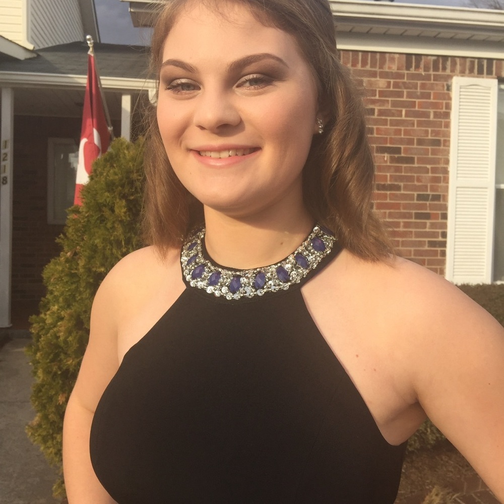 * GORGEOUS  FORMAL DRESS   SIZE: 7 - Picture 2 of 7